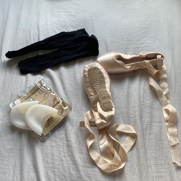 Pointe Shoe Package (shoes, gel pads, half cut tights) - Picture 9 of 10